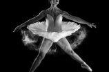 芭蕾少女，优雅自信的舞蹈之美